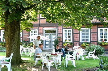 Im Kaffeegarten unter der Kastanie